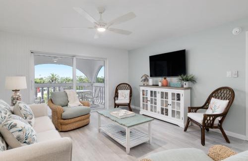 Sanibel House | Breakers West C2 - Gorgeous Top Floor Beach Condo