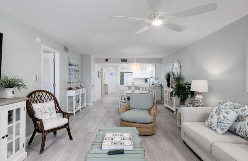 Sanibel House | Breakers West C2 - Gorgeous Top Floor Beach Condo