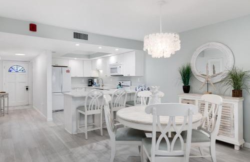 Sanibel House | Breakers West C2 - Gorgeous Top Floor Beach Condo