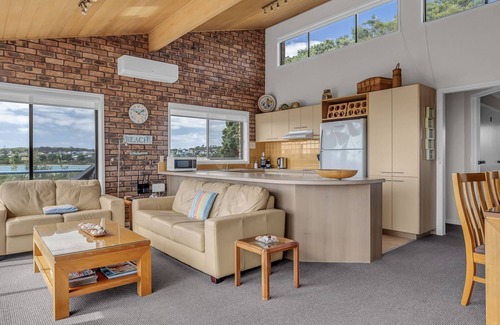 Bermagui House | Breakwater 4 - 4/1 Narira Street. Beachfront
