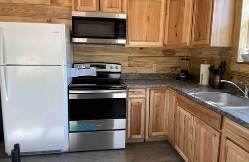 Tie Plant Cabin | Bream Shack-2 bedroom cabin with spacious parking