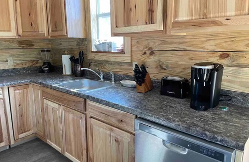 Tie Plant Cabin | Bream Shack-2 bedroom cabin with spacious parking