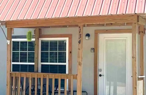 Tie Plant Cabin | Bream Shack-2 bedroom cabin with spacious parking