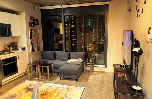 Connaught Condo | Breath~Taking~View~22th Floor~Balcony&Bedroom/4Guest DT Skyline#1010 6st SW
