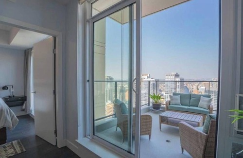 East Village Apartment | ~Breath~Taking~View~35th Floor~Balcony&Bedroom/4Guest~DTSkyline#1188 3ST SE