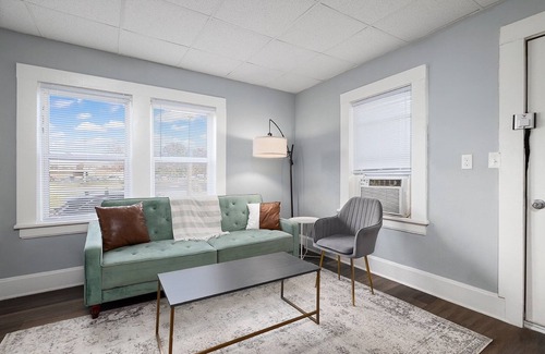 Springfield House | Breathtaking 1BD 1BTH Springfield Studio Apartment