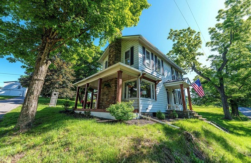 Cambra Other | Breathtaking farmhouse with 4 bedrooms, Fishing, Kayaking, 6 acre pond!
