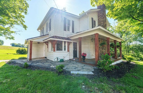 Cambra Other | Breathtaking farmhouse with 4 bedrooms, Fishing, Kayaking, 6 acre pond!