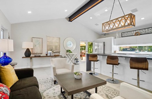 South Middle River House | Breathtaking House and Backyard Near Wilton Manors