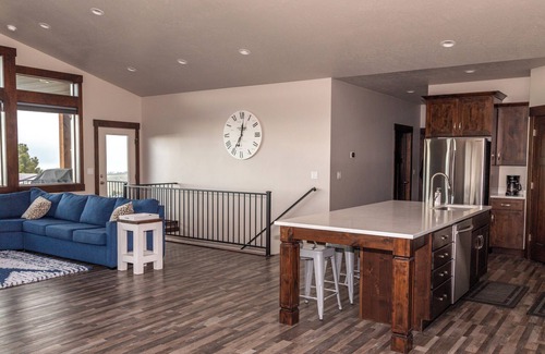 Sweetwater House | BREATHTAKING LAKE VIEW WITH PRIVATE BEACH ACCESS! NEXT TO GOLF COURSE!