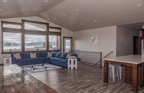 Sweetwater House | BREATHTAKING LAKE VIEW WITH PRIVATE BEACH ACCESS! NEXT TO GOLF COURSE!