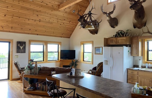 Eastman Cabin | Breathtaking Mississippi Views at Varo View Cabin