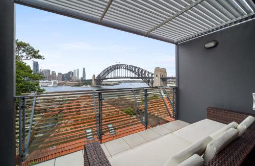 Kirribilli Apartment | Breathtaking Sydney Harbour view condo