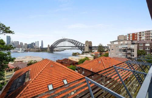 Kirribilli Apartment | Breathtaking Sydney Harbour view condo