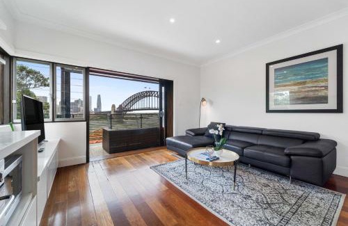 Kirribilli Apartment | Breathtaking Sydney Harbour view condo