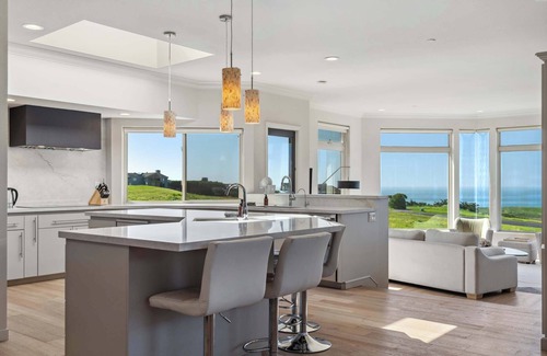 Bodega Bay House | Breathtaking Views | Gourmet Kitchen | Hot Tub