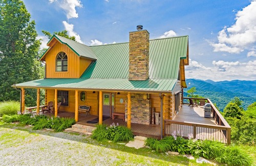 Old Fort Cabin | Breathtaking Views of 7 Mountain Ranges - Close to Asheville