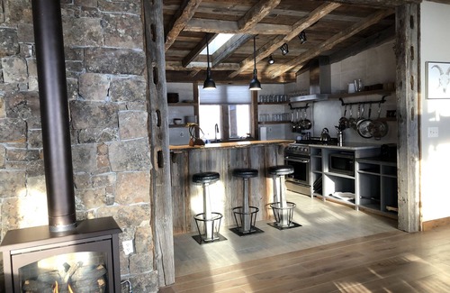 Gardiner House | Breathtaking Views of Yellowstone on the Yellowstone River in a Luxury Lodge!