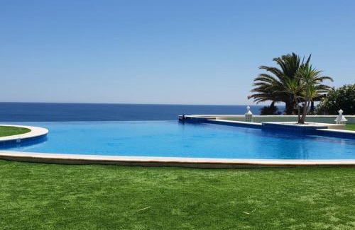 Luz Villa | Breathtaking Villa with infinity pool over the sea