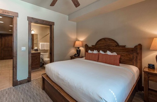 Breckenridge Resort | Breckenridge Grand Lodge Peak 7 Ski In/Ski Out 2 BR 2 BA includes Guest Suite