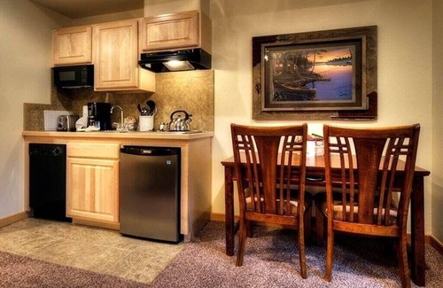 Four O'Clock Condo | Breckenridge - Grand Timber Ski-In/Ski Out