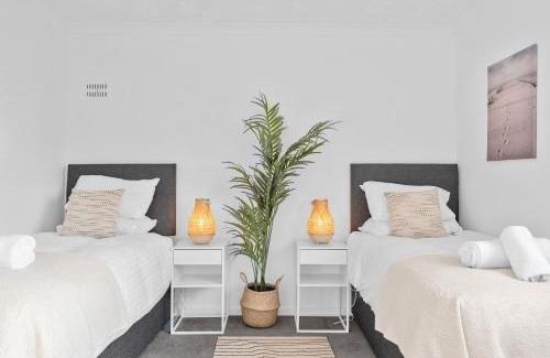 Severn Beach House | Brett Stays - Fast WiFi - Modern Amenities - Smart TV - Sleeps 8