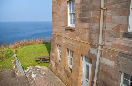 Kirkmichael Cottage | BREWHOUSE FLAT - CULZEAN CASTLE, romantic, with a garden in Maybole
