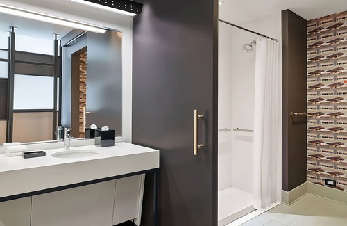 Portland Hotel | Brews, Art & Fun! Downtown Stay Right in the Heart of Portland!