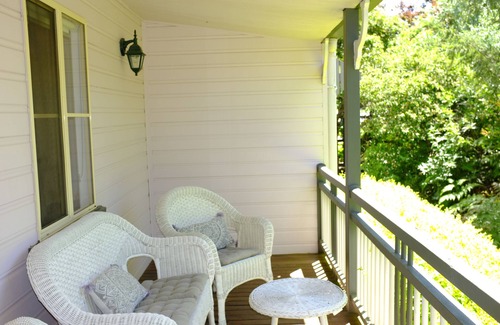 Stanthorpe Cottage | Briar Rose Cottages- Mulberry Cottage