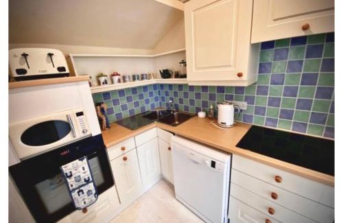 Galmpton House | Briarfield - Adorable 1 bedroom seaside apartment, on-site parking