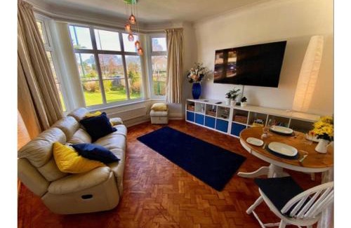 Galmpton House | Briarfield - Adorable 1 bedroom seaside apartment, on-site parking