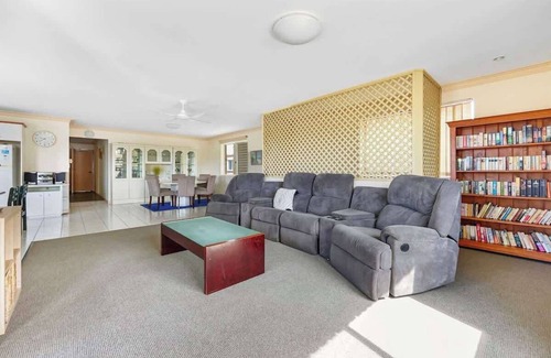 Bellara Apartment | Bribie Island - 4bed Spacious Conjoined Unit