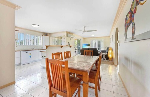 Bellara Apartment | Bribie Island - 4bed Spacious Conjoined Unit