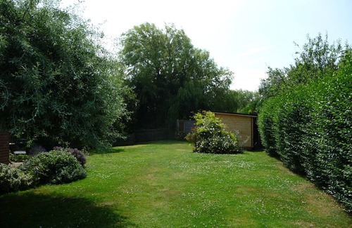 Holme Cottage | Brick and flint pet friendly cottage a short walk to sandy beach and pub