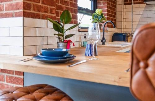 Cropthorne House | Brick Barn - Luxury Barn Conversion by River Avon