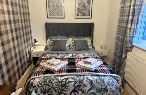 Castle Donington House | Brick lodge house