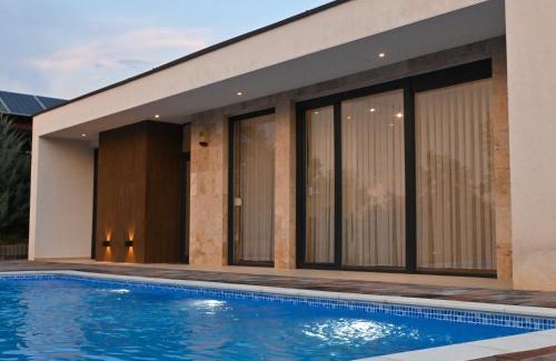 Bresalc Villa | Brick Villas - Poolside Bliss