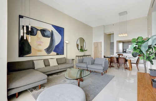 Brickell House | Brickell Oasis:5BR, Free Parking, Pool, Gym & More