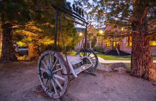 Mount Charleston Hotel | Bridal Suite at The Retreat on Charleston Peak – Minutes from the Trails