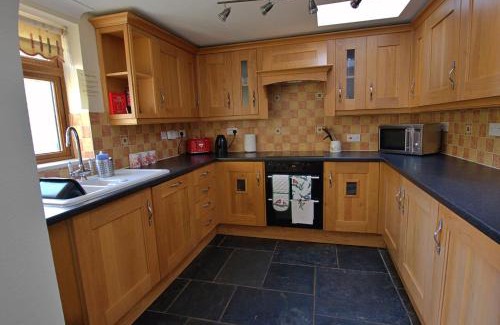 Mitcheldean House | Bridge Cottage Hot tub Enclosed garden Tranquility