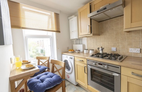 Oxford City Centre Apartment | Bridge View | Oxford Holiday Let | 1 Bed & Sleeps 2