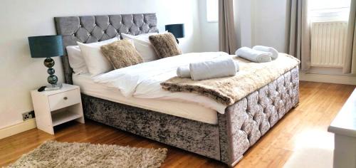 Bermondsey Apartment | BridgeCity Apartment,London