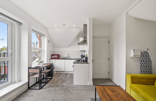 Maidstone Apartment | BridgeCity The Sleek Modern Condo - Maidstone Gem