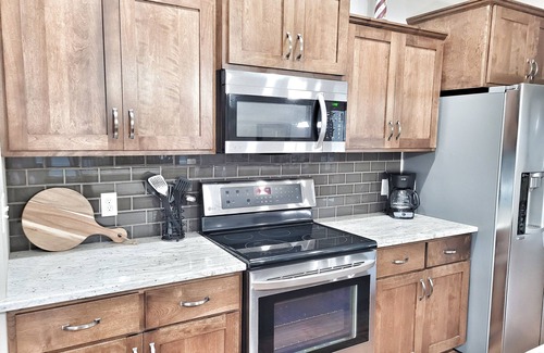 Arnolds Park Cabin | Bridges Bay spacious, well-stocked, kid-friendly home. Fall and winter deals!