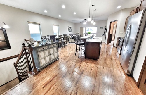 Arnolds Park Cabin | Bridges Bay spacious, well-stocked, kid-friendly home. Fall and winter deals!