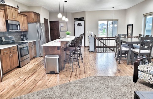 Arnolds Park Cabin | Bridges Bay spacious, well-stocked, kid-friendly home. Fall and winter deals!
