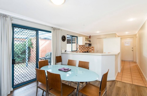 Dunsborough House | Bridges Retreat is the ideal holiday accommodation for you and your family.