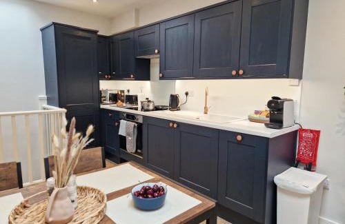 Fulham Broadway Apartment | Bright 1-Bed Flat Near Fulham Broadway Station with Free WiFi and Netflix