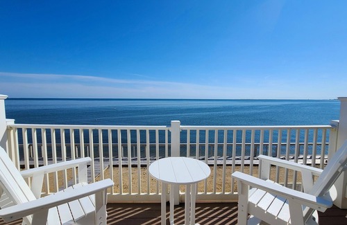 North Truro Condo | Bright 1BD Bayfront Condo-RIGHT ON THE BEACH, Amazing Waterfront & Provincetown Views, A/C