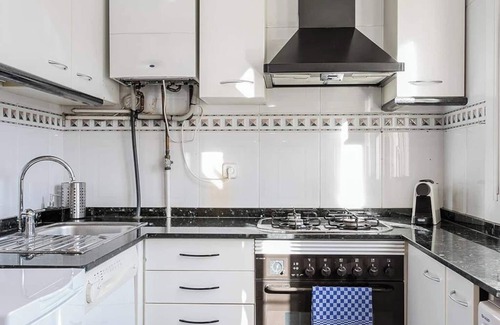 El Poble-sec Apartment | Bright 2 bedroom apartment located in the most attractive area of Barcelona. It is located in the heart of Poble Sec, the coolest neighborhood with the best tapas restaurants in Barcelona. Just 4 minutes from the subway and 10 minutes from Las Rambl